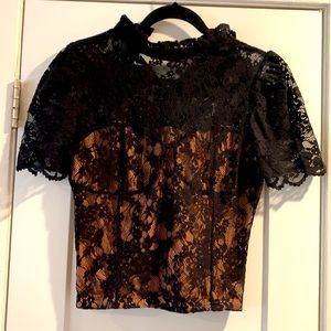 NWT NY & Co mock turtle short sleeve black lace over taupe lining. size M.
